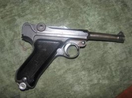 да там не столько скоба неудобна, там все вместе со спусковым такой эффект создают, ну для зимы.

тут просто автор не совсем ту фотку подобрал ( страйк или пневма новодел-копия) и могут Вас тапками закидать, мол все там удобно.

сейчас найдем фото с нормальным и правильным спусковым. для ясности про неудобство некое. 
одно фото из поста (неправильное немножко) второе из сети правильное.