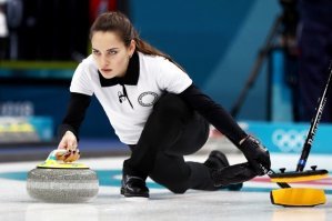 На фото кёрлинг курильщика. А вот кёрлинг здорового человека.