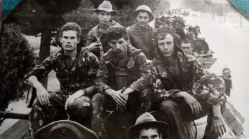 Сентябрь 1983 год, рядом с Советским консульством г. Мазари - Шариф.
Всех принимавших участие - с Праздником!!!!!