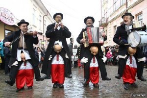 Этот креативщик в хохле такой костюм подсмотрел небось.