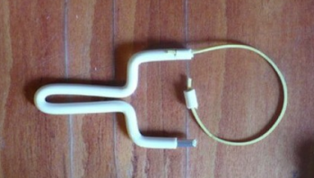 Чтобы никого не убить и не пробить случайно какое-нибудь ДВП, мы делали рогатки из одножильного алюминиевого провода. Пульки из той же или неизолированной проволоки, загибая галочкой.