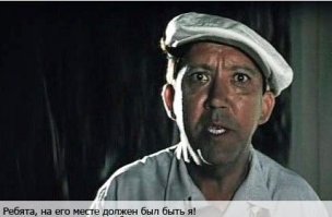 Любвеобильный слоненок пристает к симпатичной девушке