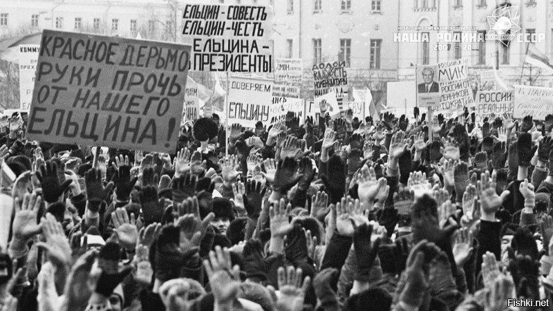 Вот они эти сегодняшние пенсионеры жрущие из помоек.