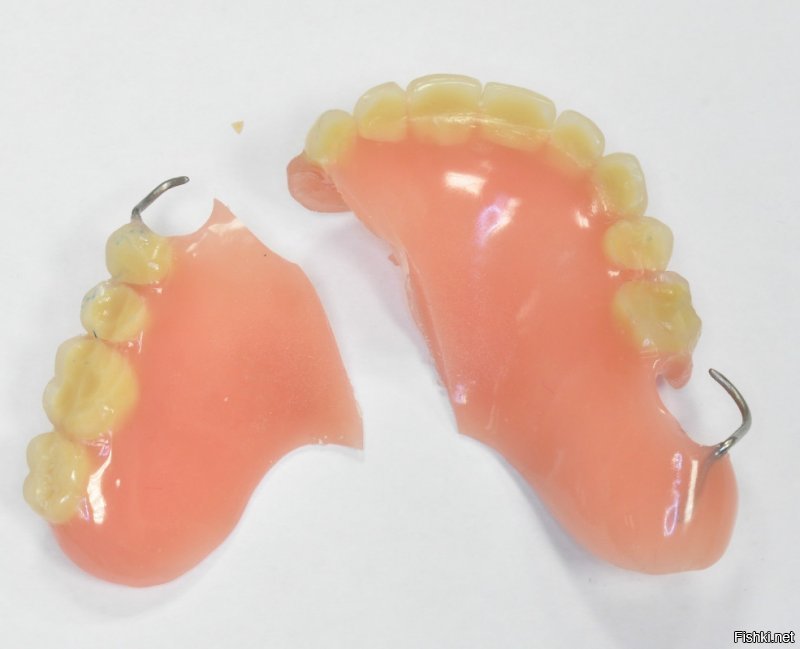 Согласен с Вами. Мне показалось, что на поломанный зубной протез похоже. :)