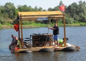 Фотохудожники путешествуют по Европе на лодках-студиях