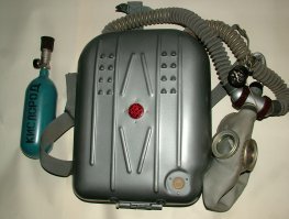 товарищ , это фуфло а не противогаз. химический значит одноразовый.
Вот лучший варик (КИП-8)