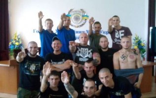 ты вообще с Украины??? я вот да и официально подтверждаю и без российских сми, у нас пришли к власти фашисты, стариков унижают, посмотри во лемберге что творилось на 9 мая, советская символика в запрете, монументы советским солдатам сносят, по всей стране фекальные шествия, "волчий крюк" и "черное солнце" - официальные символы так называемого "украинского патриотизма"