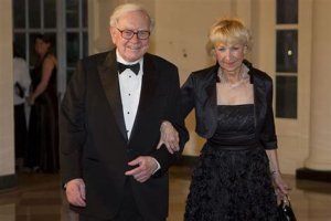 А ты думал, что реальными компаниями с хорошим доходом владеют дрищеватые двадцатилетние хипстеры? Таки нет. Ими владеют дедушки и бабушки.