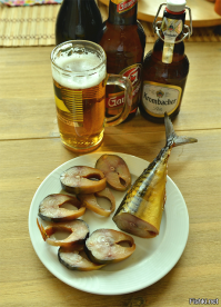 скумбрия только провесная или хк, на худой конец соленая, можно также соленая/гк  в  рулете...все остальное от лукавого 
...и строго на тощак со светленьким ;)