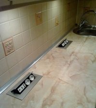 Действительно, RG-45 и  USB-разъем на кухне просто жизненно необходим..причем в полуметре друг от друга..Это пиз@ец..