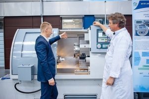 14 сентября в г. Санкт-Петербург состоялось открытие нового научно-производственного комплекса БПК-СЕВЕР (производство российских металлорежущих станков под торговой маркой F.O.R.T.)

На территории предприятия общей площадью более 22 000 кв.м. разместились инновационный центр, цех по производству металлообрабатывающих станков с ЧПУ, административный блок, новое конструкторское бюро Санкт-Петербургского Политехнического университета Петра Великого.