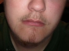 Отрастил бороду в 18 лет.