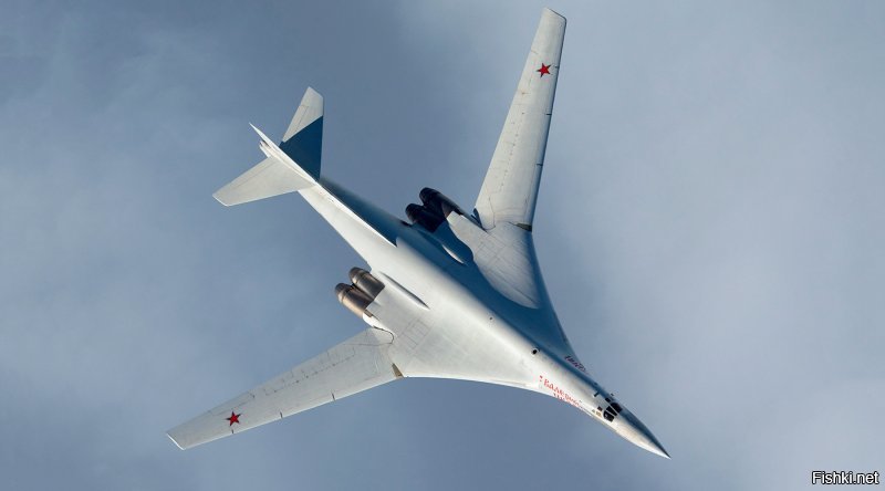 Советский сверхзвуковой стратегический бомбардировщик Ту-160 ( Белый лебедь ) считается лучшим в мире самолётом своего класса. В 1990-е годы эти бомбардировщики распиливали на металлолом под чутким руководством американских наставников. Удалось сохранить всего 16 машин. В 2015 году Минобороны РФ объявило о начале работ по возрождению легендарного ракетоносца   сейчас к выпуску готовится модернизированная модель Ту-160М2.