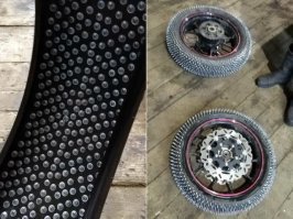 Автор недокрутил пару саморезов