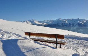 30 удачных мест, чтобы поставить скамейку