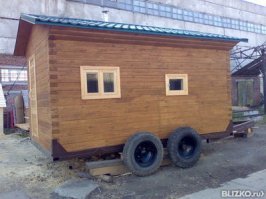 На колёсах . А можно и сарай из морского контейнера сделать ...