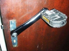 Ну раз не нравиться разводной ключ вместо ручки, может тогда такой вариант?