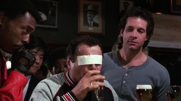 Маска из угля чуть не лишила девушку бровей