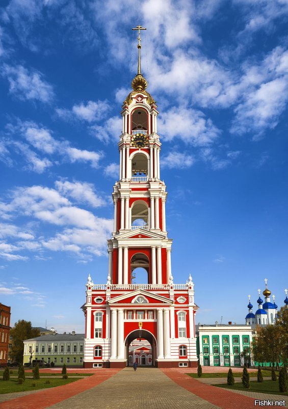 Одна из самых высоких колоколен России. Колокольня казанского монастыря. 107 метров.