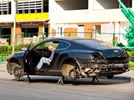 В Саратове варварским способом обокрали автомобиль