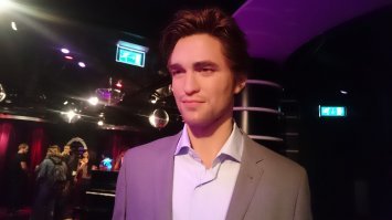 А подойдёт ли такая Бейонс? Сзади неё сама мадам Тюссо./музей восковых фигур-Амстердам/...фотография одтуда же-Роберт Паттинсон..