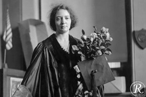 чёрт, вот, кого нельзя забывать ещё:
Ада Лавлейс, Мария Склодовская-Кюры, Ирен Жолио-Кюри