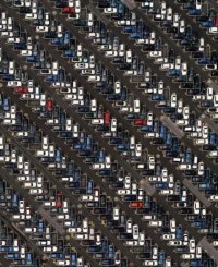 Это из серии "лучше сгниют, чем цену скину"