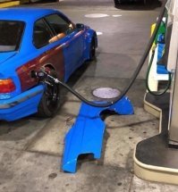 Автор ничего не понимает в жертвах ради моды. Это вовсе не против угона. Это ради стильного внешнего вида.