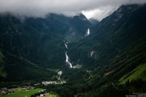 Чето ерунда какая то.. полно гораздо более высоких водопадов в Европе.. Я молчу про Норвегию, где 20м водопады норма, но в той же Италии полно высоких водопадов.. в Австрии так же много их.. Кивач на их фоне карликом смотрится.. Он красив, но неправду о 2ом в Европе писать не надо