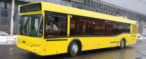 Для интереса посмотрел, сколько стоит "обычный" городской автобус. 
Чуть больше 7 миллионов. Т.е. за цену электроавтобуса можно купить 5 обычных. ПЯТЬ АВТОБУСОВ!!! 
Уже риторическим выглядит вопрос: "Кому это выгодно"?