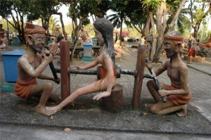 веселенький парк в Таиланде. Не  совсем детский, но говорят отпрысков туда все-так водят, если они себя плохо ведут.