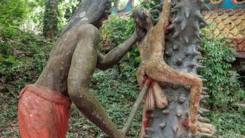 веселенький парк в Таиланде. Не  совсем детский, но говорят отпрысков туда все-так водят, если они себя плохо ведут.