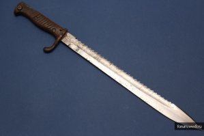 Не уверен но, по моему, под запрет попадали штыки такого плана. Т.е. "с пилой".