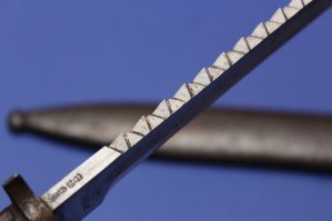 Не уверен но, по моему, под запрет попадали штыки такого плана. Т.е. "с пилой".