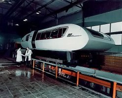 СССР 1986 год поезд (вагон)на магнитной подушке . Снимался в фантастическом телефильме ( что то там с роботами было связано) название не помню.