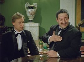 - Вот у меня такое ощущение внутри, что тебе сегодня обязатэлно повезет! На сто тысяч повезет!
- Ха-ха, а может, на сто пятьдесят?
- Может быть и на двести тысяч! Если ты сегодня же уедешь к своей маме, дарагой!
- И это все?
- Пачиму все? Может быть, повезет на триста тысяч!
- Ха-ха, ясно! Но я буду вести переговоры только с Артистом.