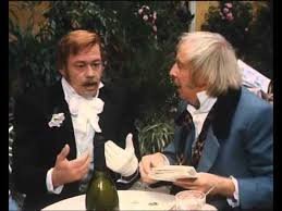 Чо кнутые    трагикомедия режиссёра Аллы Суриковой 1991 года по мотивам одноимённой повести Владимира Кунина.

Цитата:
  Так, рассказываю. Захожу, значит, я в аглицкий клуб. Там все исключительно в карты играют. Интересуюсь: какая игра? Оказывается: очко. Думаю:  Почему бы мне с ними не поиграть? . Сажусь. Играю. Он мне говорит: девятнадцать. Я говорю:  Покажи. Покажи! А может там...  И вдруг он мне говорит:  У нас в клубе принято джентльменам верить на слово! . И тут мне как стало везти! Везёт и везёт! Как не прикуплю, двадцать одно! Именно двадцать одно: не девятнадцать, не двадцать, не двадцать два! Везение какое-то!