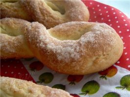 Компот из сухофруктов и кисель никогда не любил, молочных каш не помню. Сосиску в тесте и пюрешку с котлеткам и щас можно покушать. А вообще любимая булочка была эта