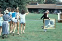 Во время побега грабитель разбросал по двору 700 тысяч рублей