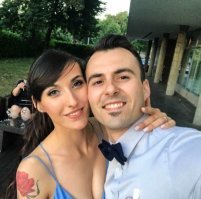 Не хочу, конечно, очернять никого, но... Что-то мне кажется, судя по фото, что этой парочке нафиг никто не нужен. 
- Собачка? Давайте нам собачку, будем её в инстаграмм выкладывать! А разве её кормить надо? Правда?.. 
Но я всё же надеюсь, что собака действительно попадёт в семью, а не в инстаграмм.