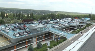 Интересно увидеть, что над нашей Молдавией, оказывается, нет ни одного самолёта, хотя каждый день десятки рейсов вылетают во всех направлениях и принимаются в аэропорту Кишинёв...