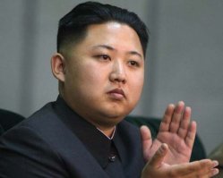 Чирлидерша из Северной Кореи случайно похлопала фигуристам из сборной США