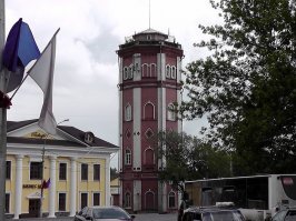 в нас в Вологде тоже есть,хоть уже просто как здание
p.s. Водонапорная башня в Вологде находится неподалеку от Октябрьского моста. За счет своего изящного и опрятного внешнего вида башня неизменно привлекает внимание туристов и является одной из достопримечательностей города.
Интересно, что это самая первая водонапорная башня, которая была построена в Вологде в 1898 году.