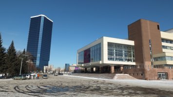 Большой концертный зал и здание бывшего КАТЭКНииуголь.