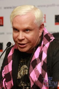 Это только конченные пиндоры от армии косят! :)