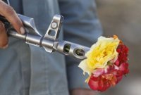 Каждая профессия пахнет особо
Пекарь пахнет вкусною сдобой
Повар - супами, кондитер - тортами
Электрик - озоном, слесарь - болтами. 

У воина же - запах особый
Пахнет он пылью, дальней дорогой
Гарью сожжённых селений, посёлков
Кровью убитых всяких подонков

Порохом, сажей, гречневой кашей
Формой, кирзой, и военной поклажей
Пахнет  он плачем сирот и разгромом
Мирное небо ему не знакомо.

Подсократим мы войны институты
Грохот бомбёжек заменим салютом
День мужика пусть будет наш праздник
Сильных, любимых   мужей всяких разных