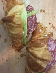 Конечно, круассан выпекаю непосредственно перед подачей! Круассан - еще классно тёплый с начинко!