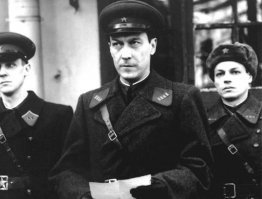 Сзади Половцев (из улиц) и Скляр