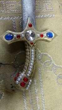 Это он сегодня мне прислал фотографии своих новых работ...