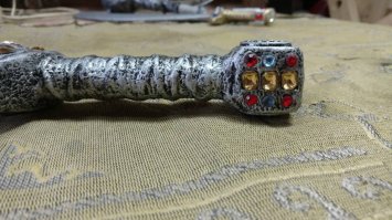 Это он сегодня мне прислал фотографии своих новых работ...